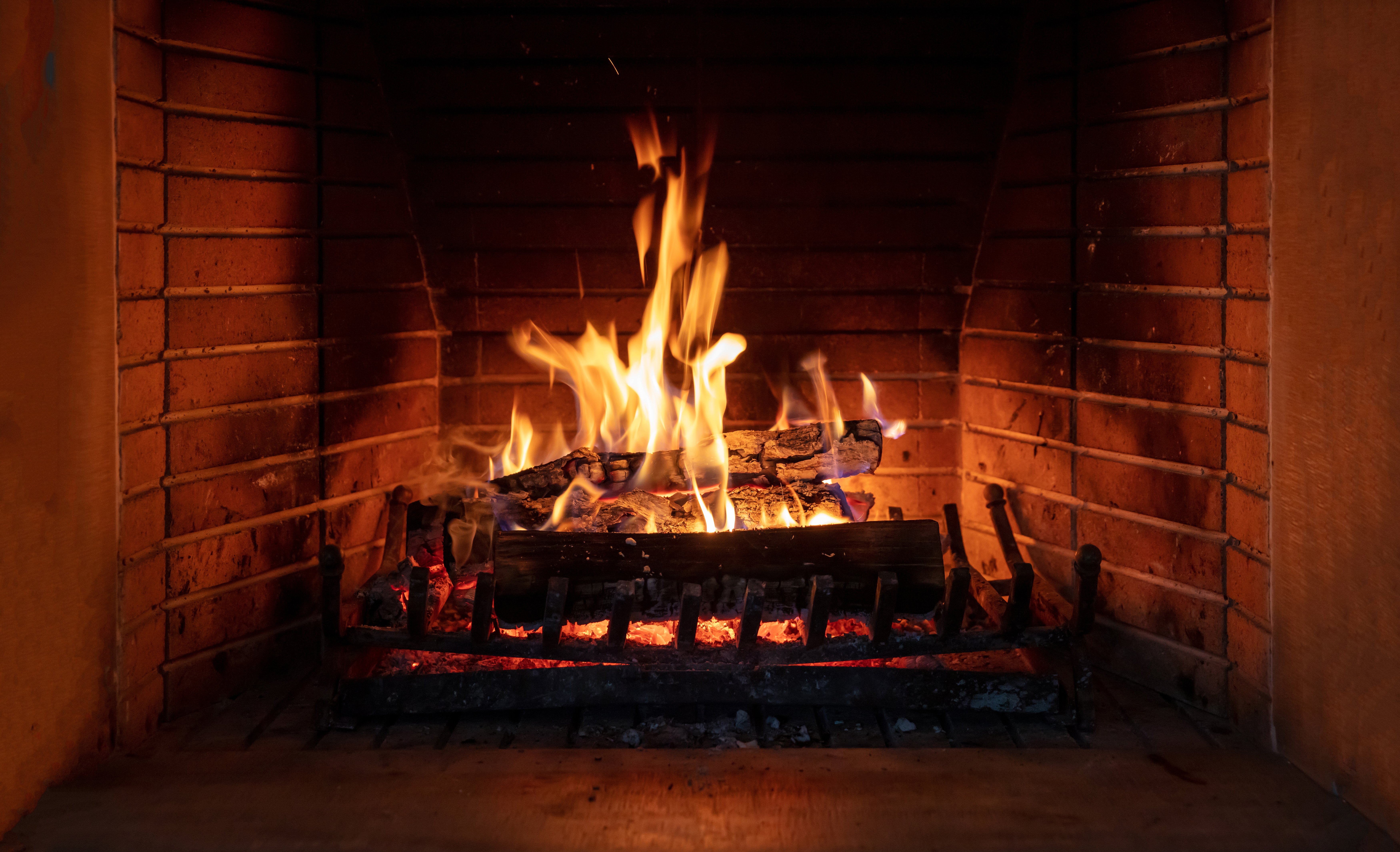 fireplace-fire-burning-cozy-warm-fireside-chris-2022-12-16-12-22-22-utc